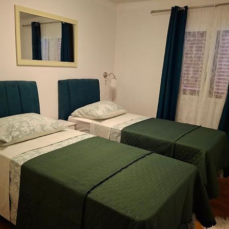 Apartments Popaj Komiža Exteriör bild
