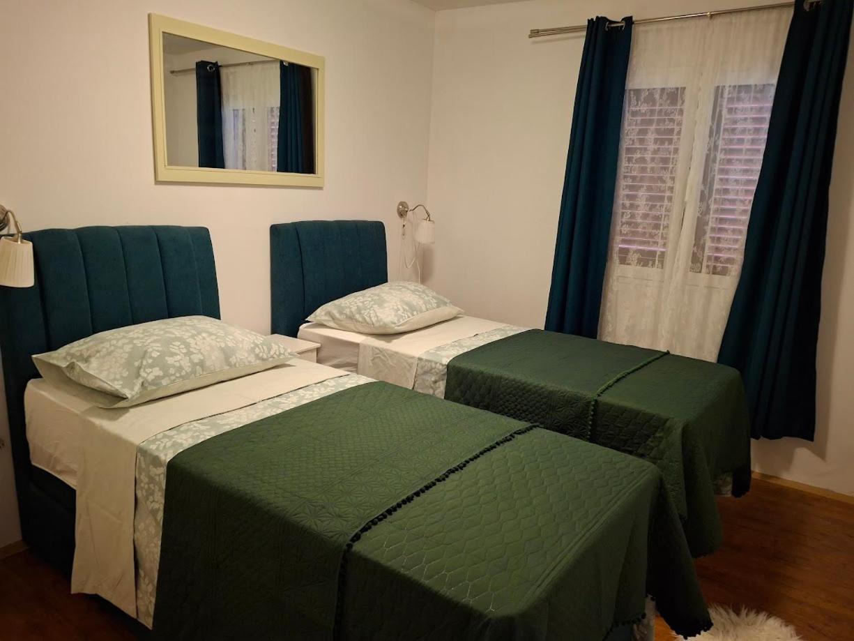Apartments Popaj Komiža Exteriör bild