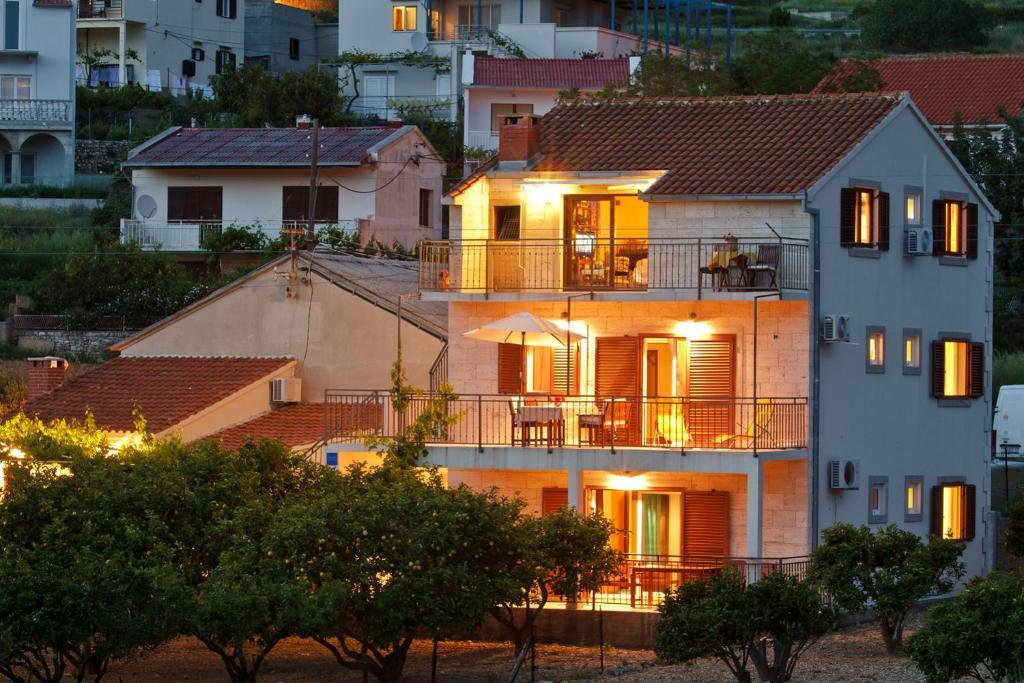 Apartments Popaj Komiža Exteriör bild
